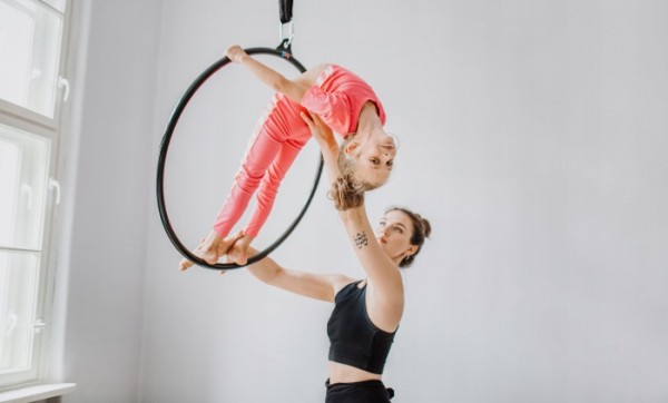 Воздушное кольцо (Aerial Hoop) для гимнастики. Элементы воздушной гимнастики