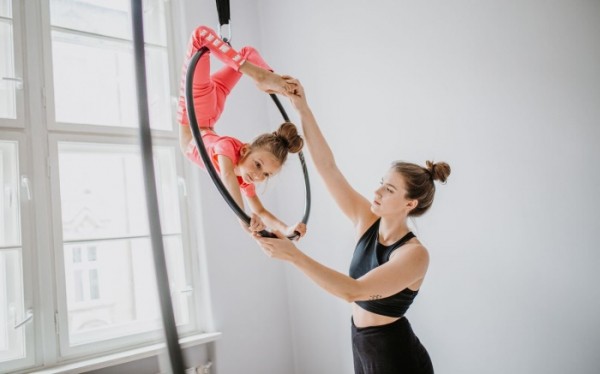 Воздушное кольцо (Aerial Hoop) для гимнастики. Элементы воздушной гимнастики