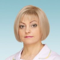 Диетолог Елисеева рассказала, кому опасно есть малину