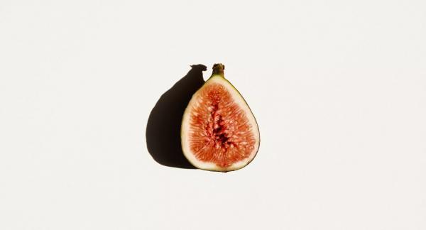 Свежий или сушеный инжир: где больше пользы и как не перебрать с калориями (рецепты)