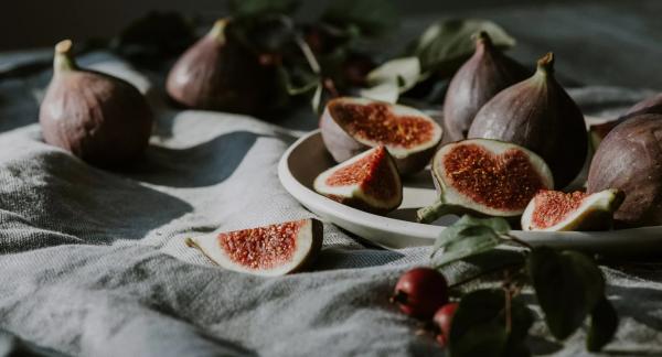 Свежий или сушеный инжир: где больше пользы и как не перебрать с калориями (рецепты)