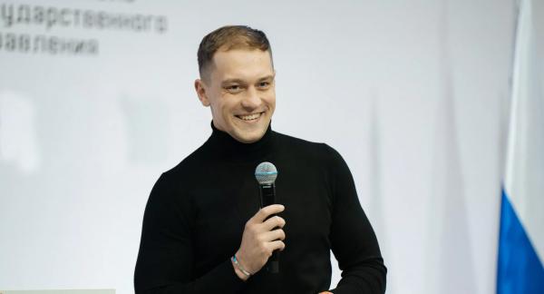 Жим узким хватом: как сместить акцент на трицепс и не перегрузить плечи
