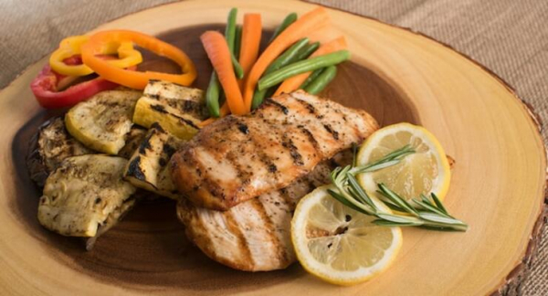 5 лучших и худших белковых продуктов для похудения, согласно диетологам 